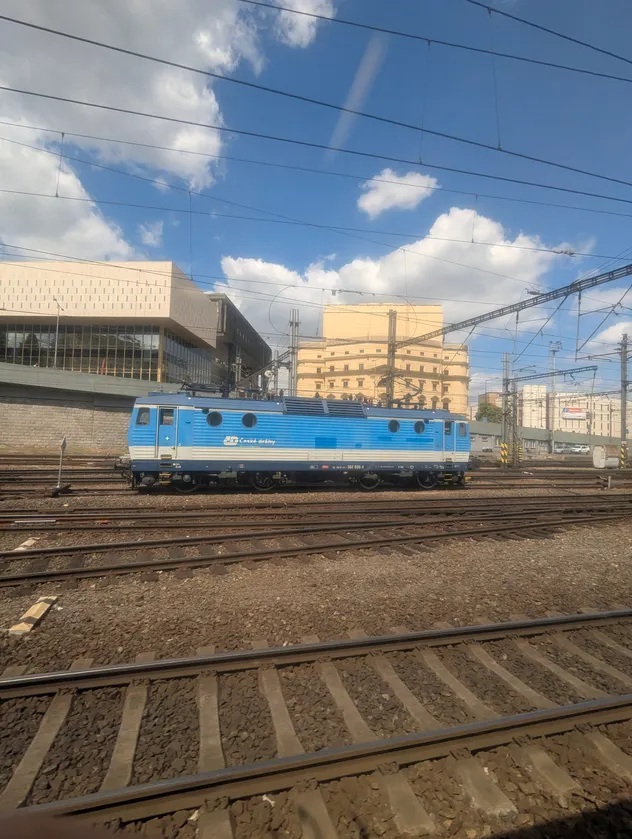 train at praha central station